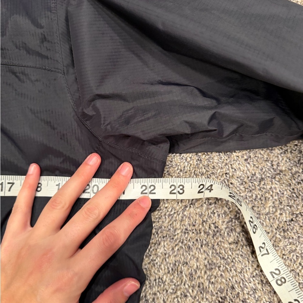 The North Face women’s black insulated jacket large EUC - Picture 3 of 6